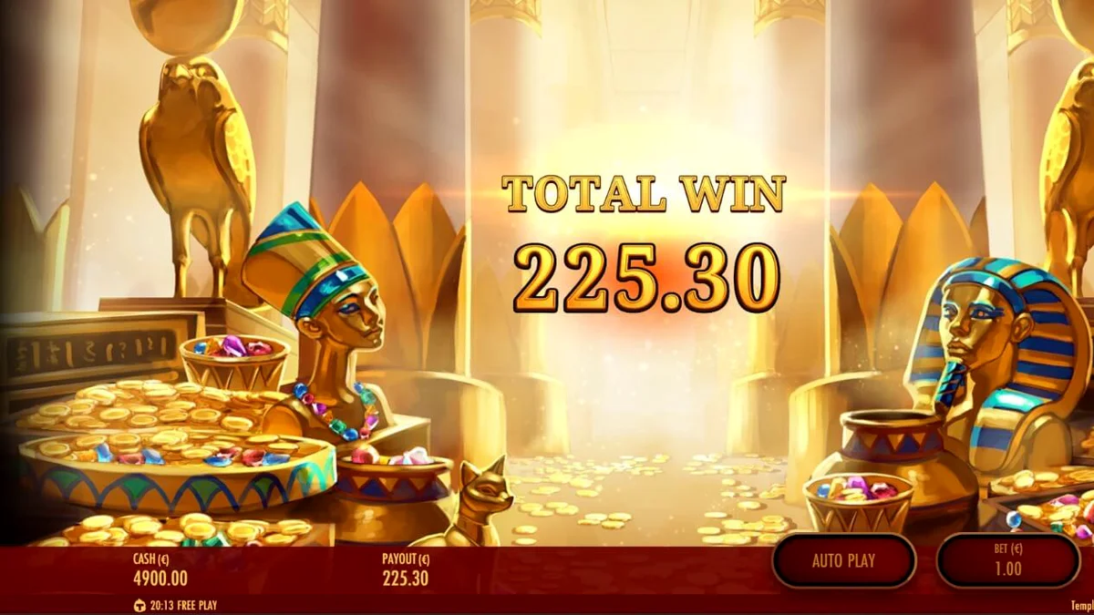 Visual estetik slot Temple of Akhet dengan latar belakang piramida dan langit malam yang mistis.